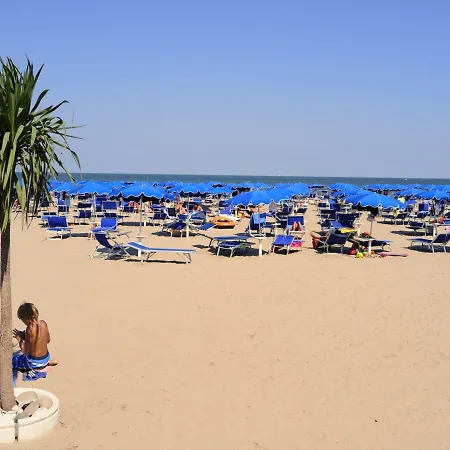 شقة Seaside Serenity Flat With Outdoor Pool روسولينا ماري