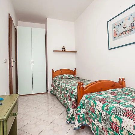 Seaside Serenity Flat With Outdoor Pool شقة *